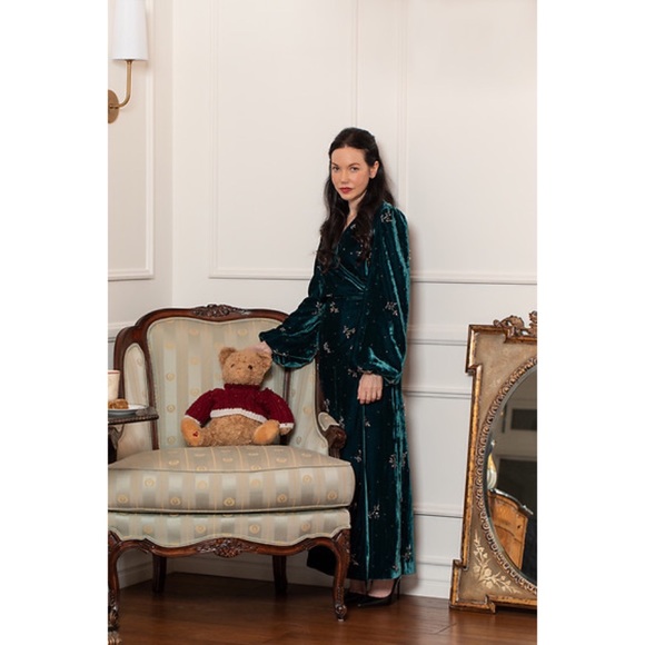 Divine Heritage Crystal Velvet Wrap Sequin Gown - Picture 5 of 9